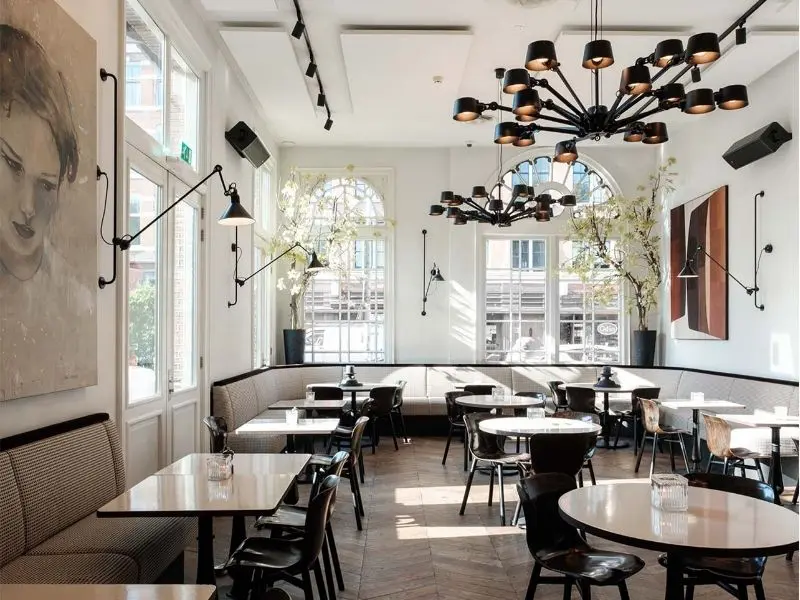 Morgan & Mees, Inside the restaurant
