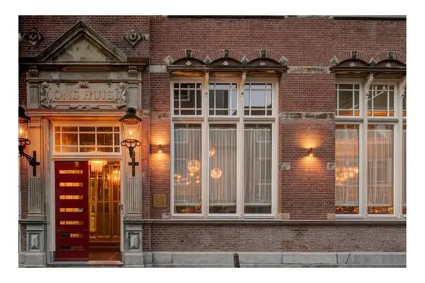 Hotel Mercier, exterior Lights