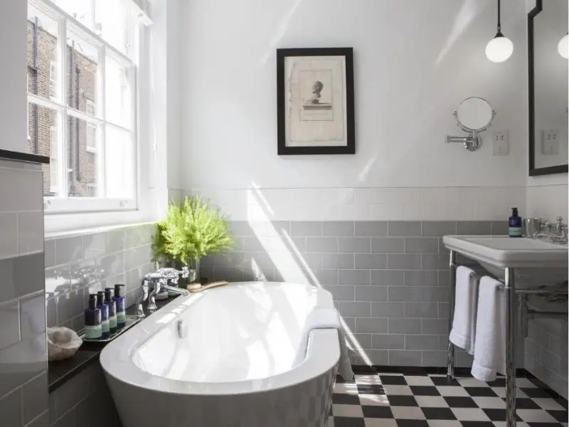The Laslett, Bathroom with Bath 
