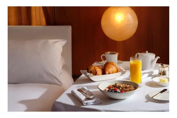 The London, EDITION, Room service 