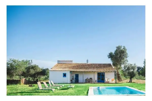 Exterior of Hotel and Swimming Pool 