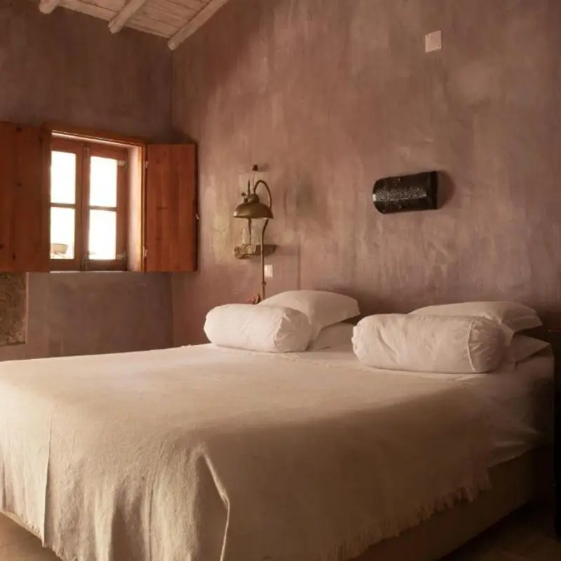 Bedroom with natural tones 