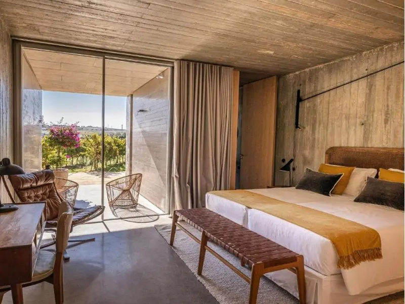 Cas’Amaro vineyard suite interior in Portugal