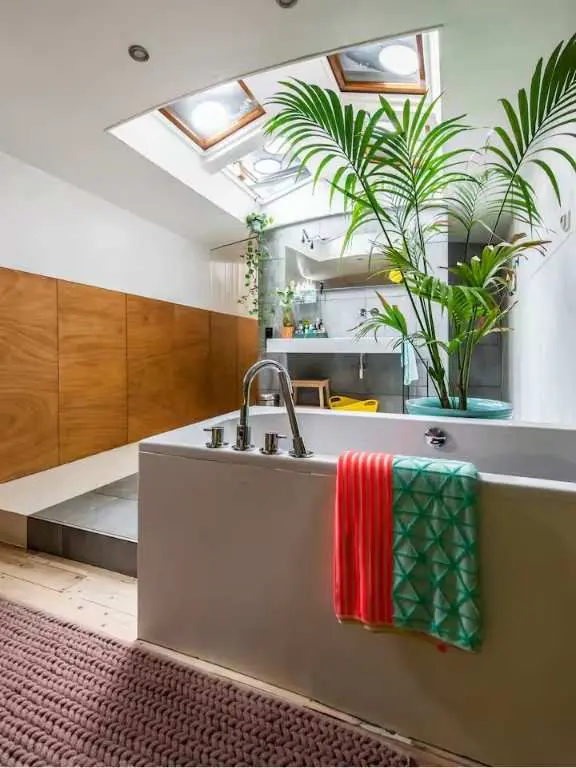 Amsterdam Modern Houseboat with Terrace, Bathroom and Bathtub