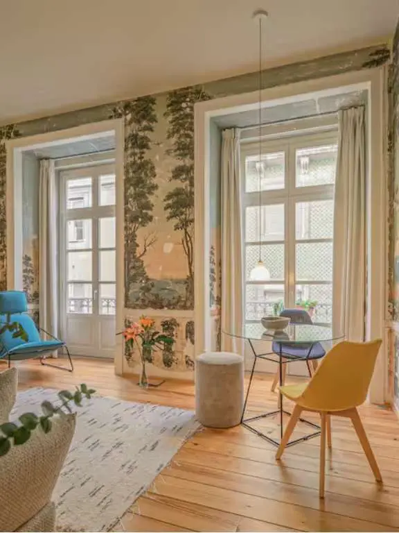 Antiga Casa Pessoa – Fountain Fresco Apartment, Lounge with Wallpaper, Lisbon