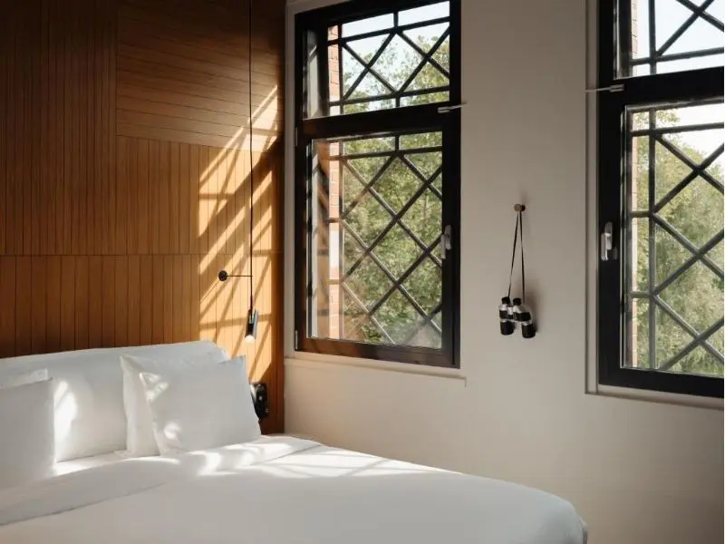 Conscious Hotels, Bedroom with view of Park