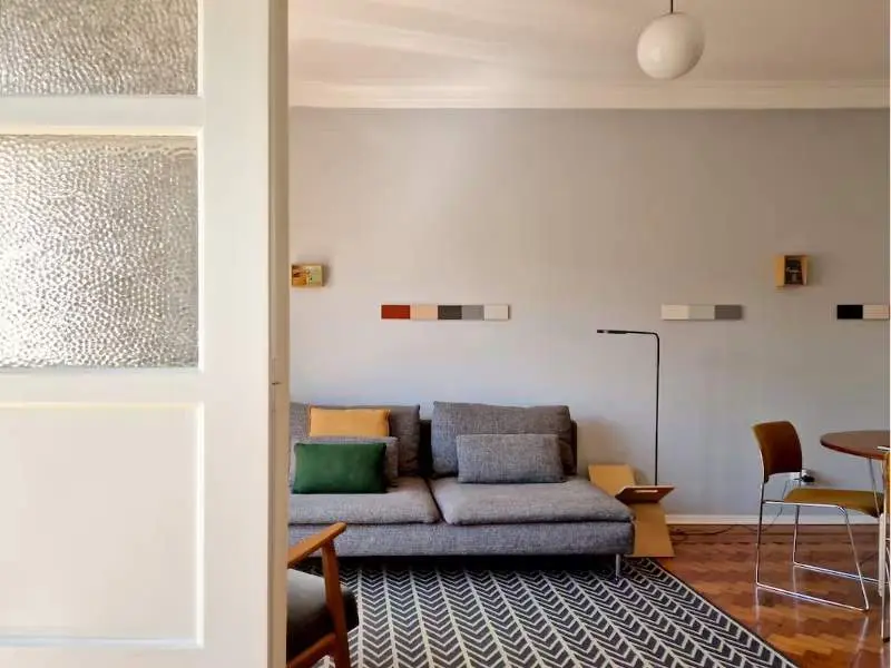Lapa 2Bdr with City and River Views, Lounge with retro Furniture, Lisbon