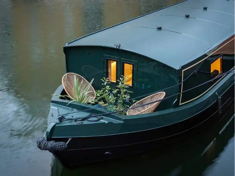 Luxurious houseboat in London, Exterior Shot, London 