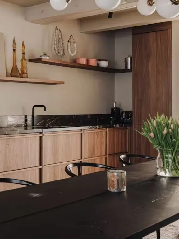 Luxury water-side flat in the Canal District, Kitchen