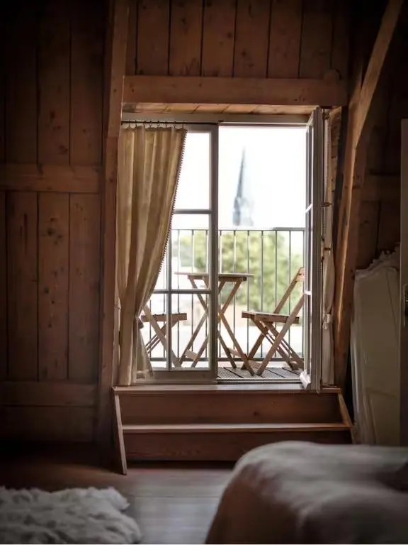 Spectacular Loft - central & quiet, view to the balcony