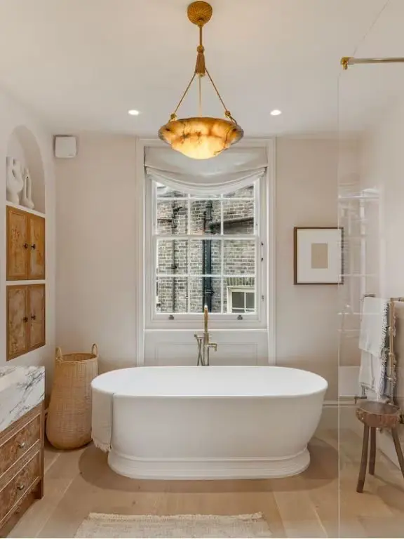 Stunning Hyde Park Townhouse, Bathroom with large free standing bath 
