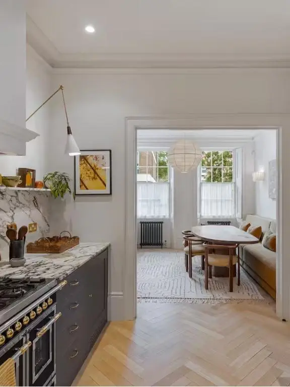 Stunning Hyde Park Townhouse,  Kitchen with marble counter 