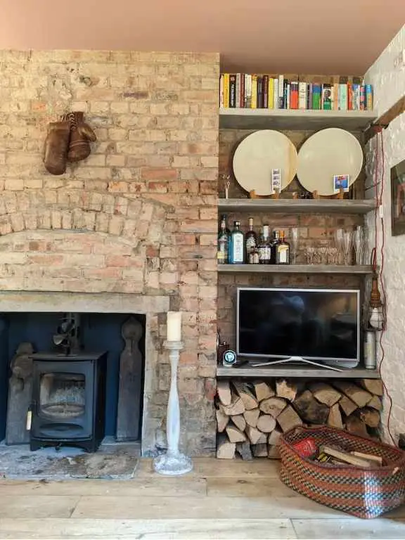Stylish 1 bed with large plant filled garden, Interior details, exposed brick, fireplace 