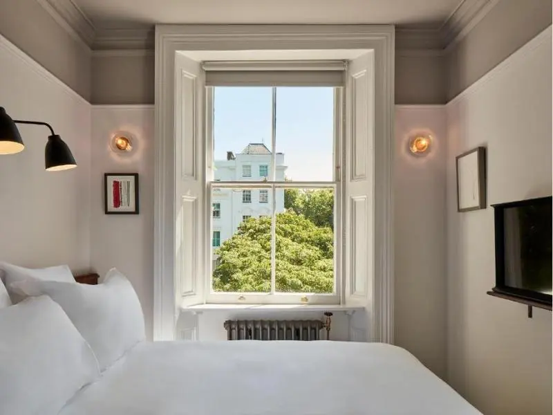 The Pilgrm, Bedroom with a view, London 