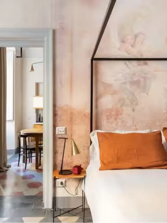 Vuotopieno Casa Grey Rome, Bedroom, Best AirBnBs in Rome 