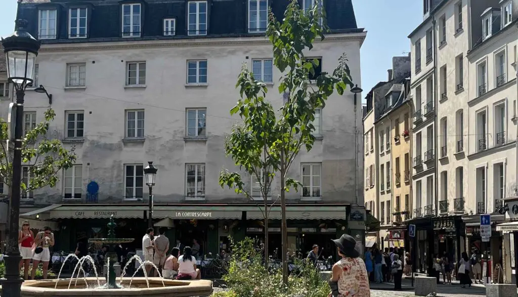 Pais Travel Guide Left Bank