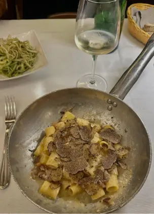 Traditional Roman pasta served in a metal pan at Taverna Trilussa, one of Trastevere’s most famous trattorias