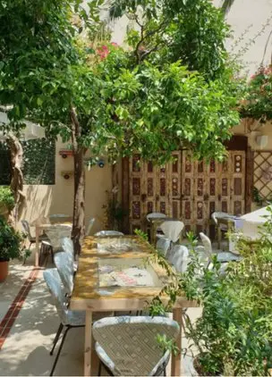 Avli Rethymno courtyard restaurant seating