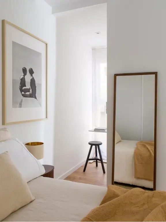 3D Apartment Downtown Anton Martin, Bedroom with Art