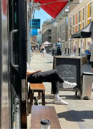 Flat White, Exterior 