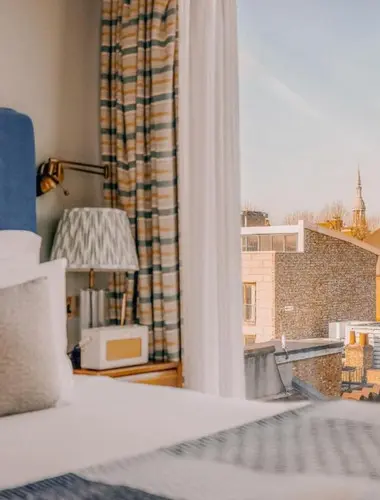 Guest room at Redchurch Townhouse Shoreditch with checked curtains and street view