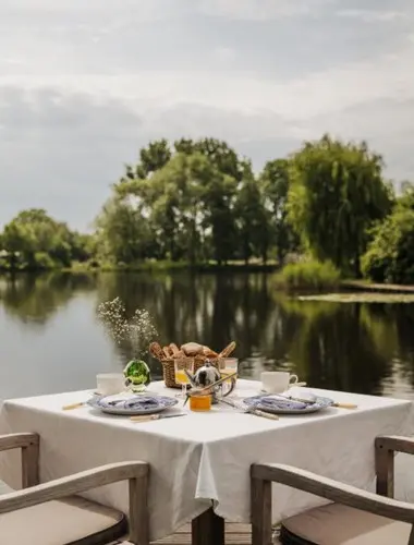 Inn on the Lake lakeside dining terrace in Amsterdam