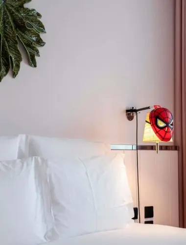 Guest room at Mama Shelter Lisboa Príncipe Real with white linen and wall lamp