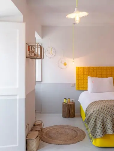 Guest room at TocToc Lisboa Príncipe Real with yellow accents and jute rug