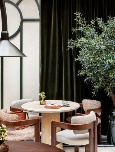 Restaurant and lounge at Tótem Madrid in Salamanca Madrid