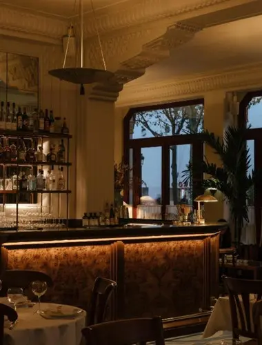 Hôtel Rochechouart bar interior in Pigalle Paris hotel