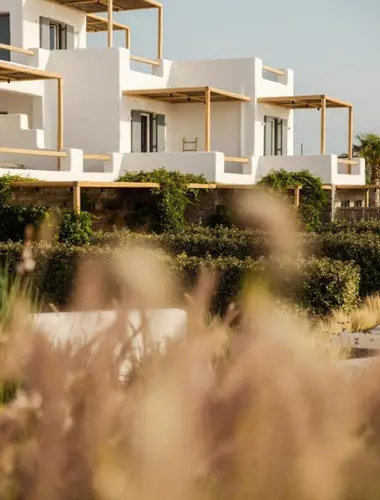 paros-hotels-seesoo-paros-beachfront-resort-01