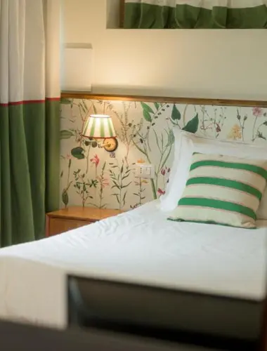 tuscany-hotels-relais-poggio-borgoni-02