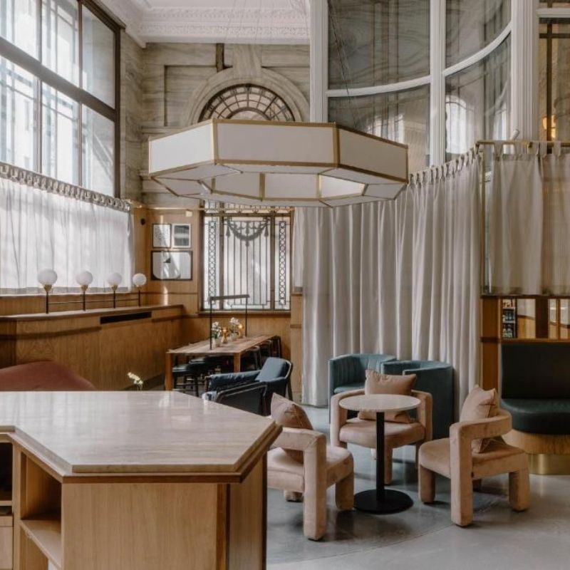 London Travel Guide Club quarters, london city