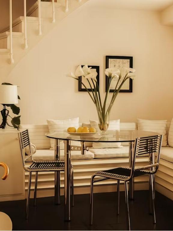 Best Vacation Rentals in Paris Flowers of Paris