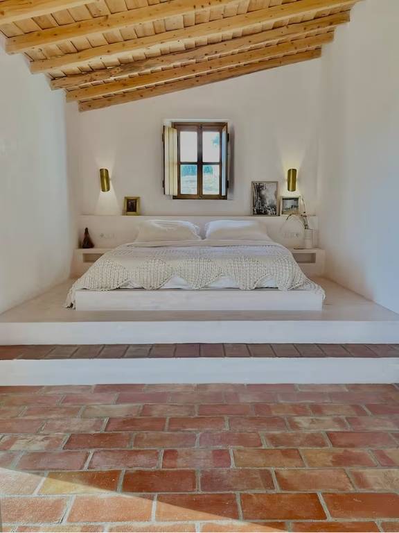 Best Airbnbs in Central Portugal Stunning Home w/Private Gardens & Beach Access