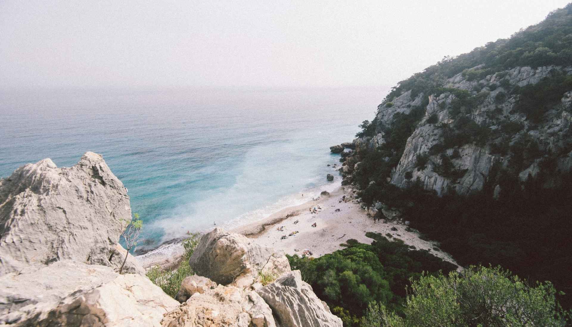 beach-hotels-sardinia-01