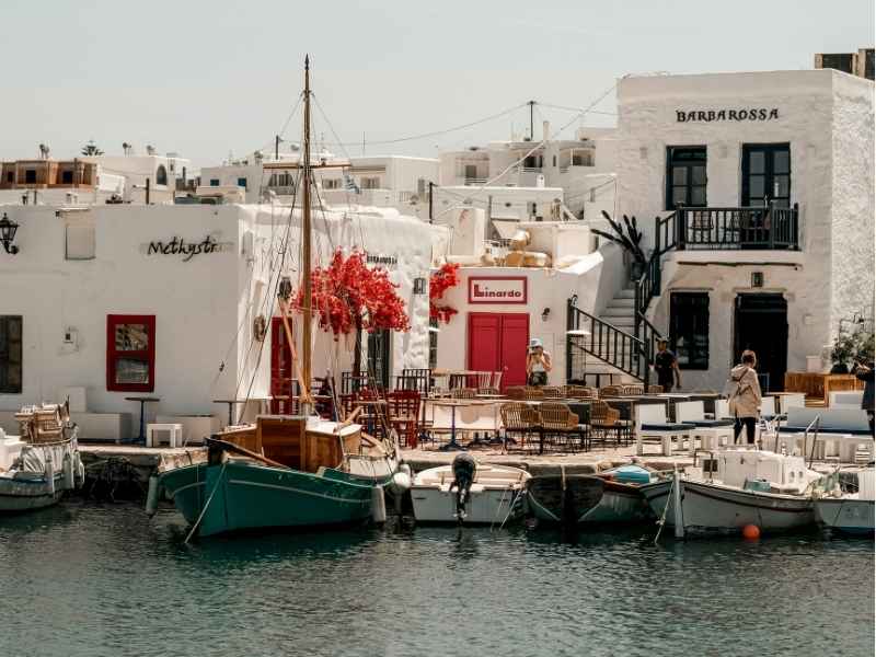 best-airbnbs-in-paros-01